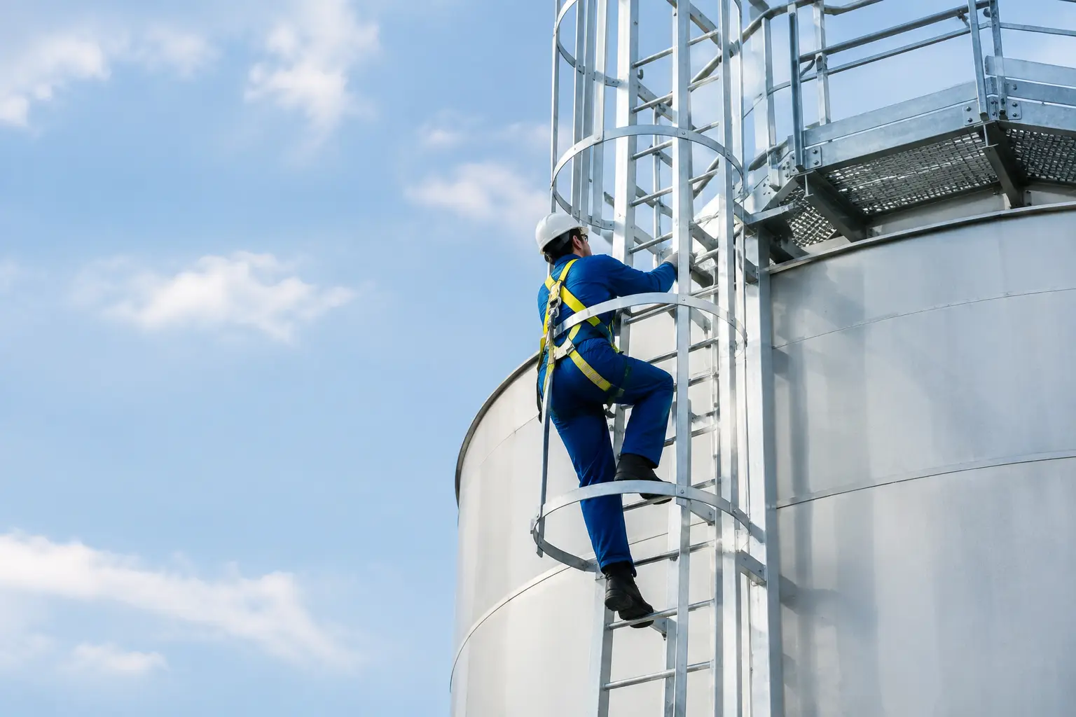 Gids industriële toegangsladders voor veilig werk